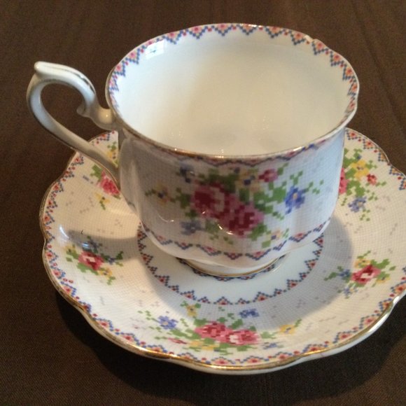 Royal Albert saucer and cup petit point bone china made in England - Picture 1 of 8